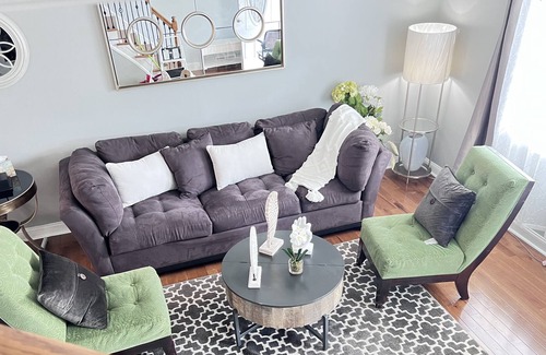 Eastwick House | cozy and stylish! minutes from airport, sports complex and other attractions