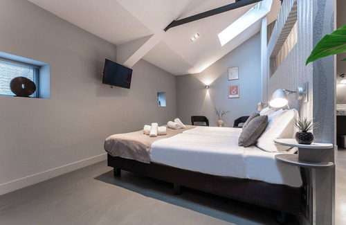 Oss House | Cozy and stylish room near Oss highlights, featuring convenient parking, high-speed WiFi,