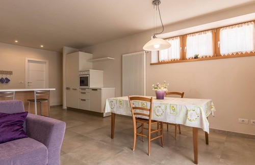 Cagno Apartment | Cozy Apartment "Casa Weekend" with Lake and Mountain Views and Wi-Fi
