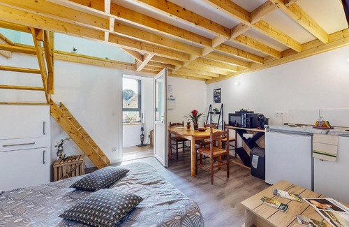 Neuilly-le-Vendin Apartment | Cozy Apartment In Neuilly Le Vendin