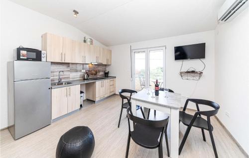 Kastela Apartment | Cozy Apartment In Kastel Luksic