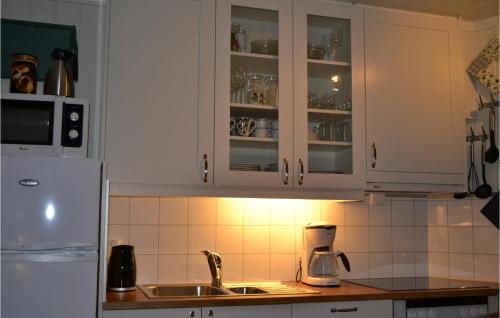 Kvam Apartment | Cozy Apartment In Norheimsund With Wifi