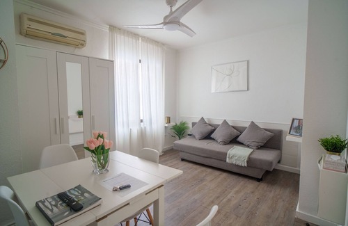 Mestalla Apartment | Cozy Apartment in the Heart of Valencia, Renovated 2023