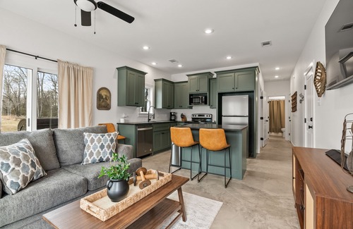 Greenbrier Apartment | Cozy apartment located a short drive north of Conway, AR!