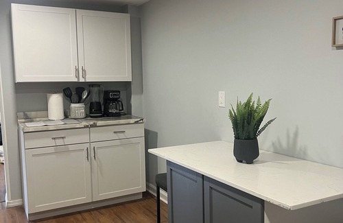 Woodbridge Apartment | Cozy apt in Woodbridge for short and long term rental. Everything Included!
