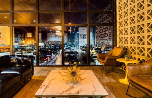 Avenida Revolucion Apartment | Cozy Apt. w/a Balcony | Gym+Lounge+Pool Table