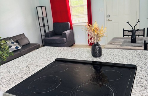 Florida Panhandle Apartment | Cozy Apt w/King Bed w Laundry 25 from Beach #D