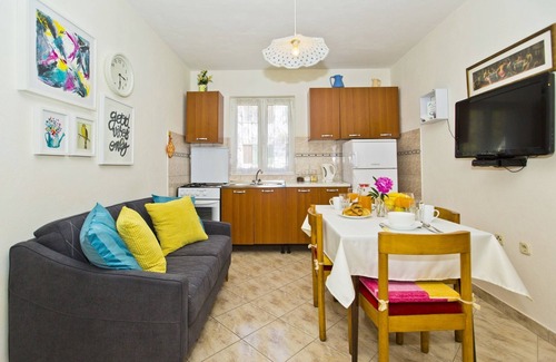 Hvar Apartment | Cozy Apt with a sea-view balcony, quiet area, close to center of Hvar+parking