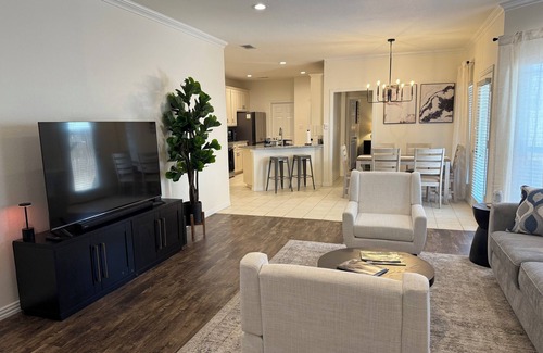 Southwest Arlington House | Cozy Arlington Retreat 2BR 2BA + Sofa Bed