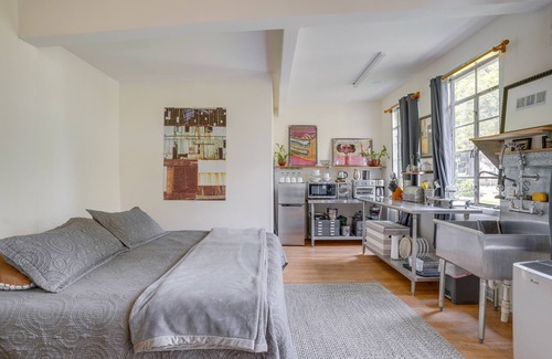 St. Elmo Improvement League Apartment | Cozy 'Artist's Cottage' 3 Mi to Lookout Mtn!