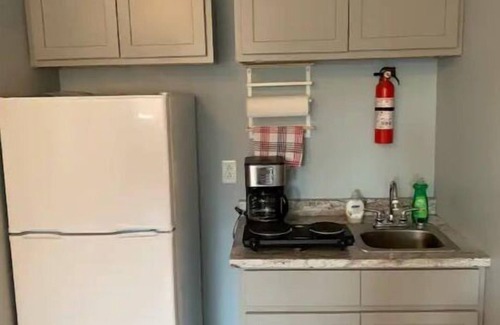 Paradise House | Cozy basement apartment suite, beautiful Paradise!