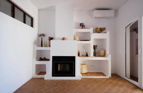 Vale de Covo Apartment | Cozy Beach Apartment W/Sea View, Free Parking & AC