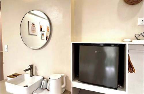 Aklan Province Apartment | Cozy BEACHFRONT apartment in lovely Bulabog Beach, Boracay with WiFi, AC,NETFLIX