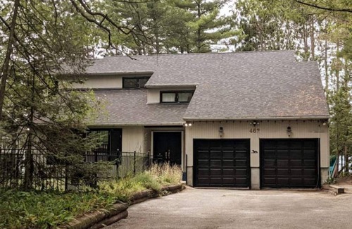 Wymbolwood Beach Cottage | Cozy Beachfront Cottage: Private Beach, Hot Tub