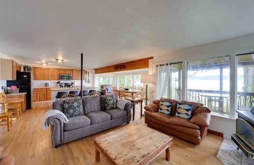 La Conner House | Cozy Beachouse: View & Deck, Steps from Skagit Bay