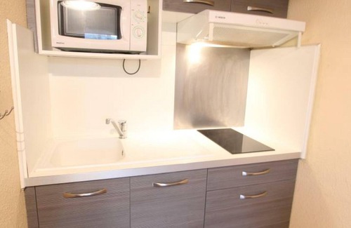 Omonville-la-Rogue Cottage | Cozy Beachside Cottage with Terrace, BBQ, and Parking - Pet Friendly!