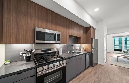 West Gateway Apartment | Cozy Beachside Escape/Great Views