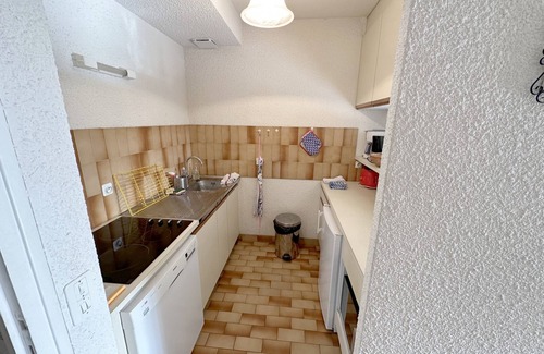 Arzon House | Cozy Beachside House for 4 with Full Amenities & Parking