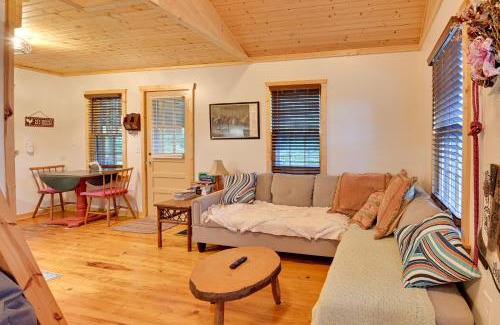 Heidelberg House | Cozy Beattyville Cabin with Fire Pit and Hot Tub