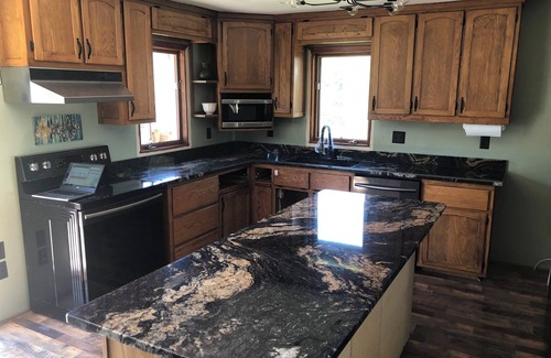Scio House | Cozy Beautiful cottage home, w/hot tub and pet friendly