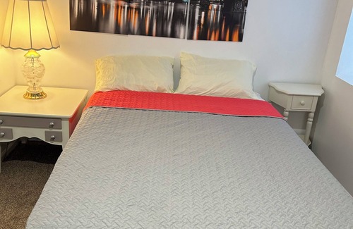 Whittaker Bed & Breakfast | Cozy bed & breakfast in charming Ypsilanti with AC, WiFi