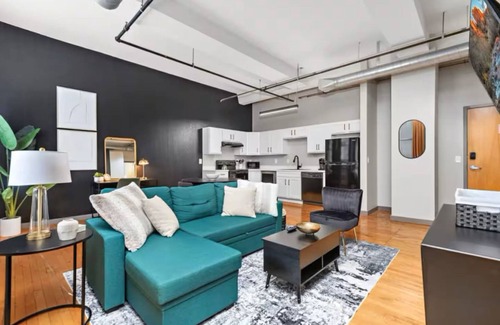 Mission Apartment | Cozy Bedroom Retreat in the Heart of Kansas City