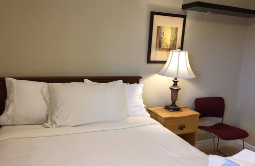 Vancouver South House | Cozy Bedrooms Guest House