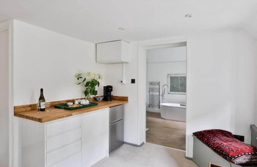 Beverston House | Cozy Beverston Castle Cottage:1 Bed/1 Bath Retreat