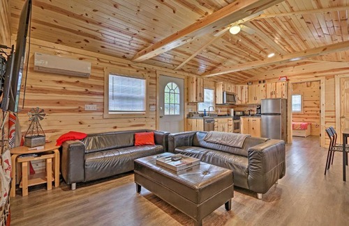 Bidwell House | Cozy Bidwell Cabin with Deck Trail and Creek Access!