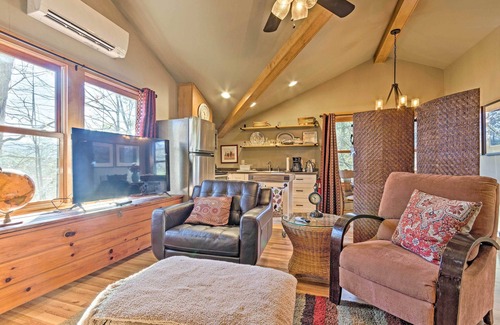 Black Mountain Apartment | Cozy Black Mountain Escape: Walk to Golf & Lake!