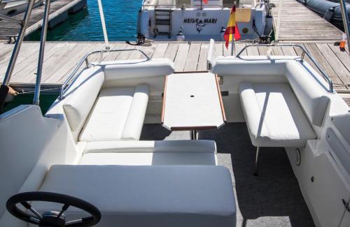 Puerto Calero Boat Rental | Cozy boat to unwind by the ocean