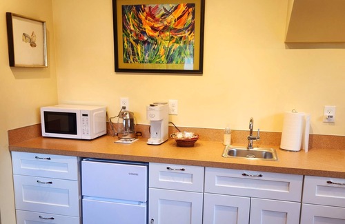 Mount Vernon Apartment | Cozy Brand New Studio in charming Mount Vernon, Perfect for You and Your Pup