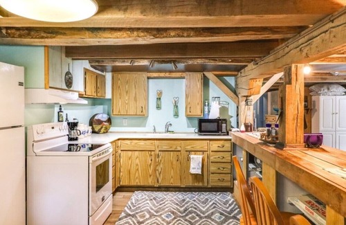 Carbon Hill House | Cozy Bremen Cabin with Hot Tub & Outdoor Bliss