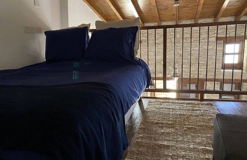 Omodos House | Cozy Brown House