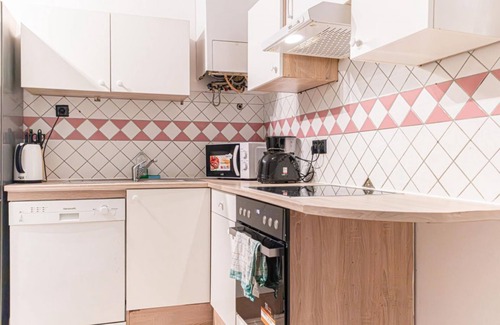 Rudolfsheim-Funfhaus Apartment | Cozy Budget 3BR Apt. with The Best Location