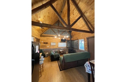 Compton Cabin | Cozy Buffalo River Cabin Getaway with hot tub!