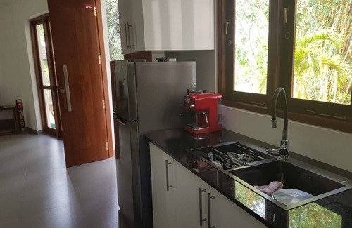 Seeduwa - Katunayake House | Cozy bungalow fully furnished with 1 bedroom and WiFi, AC in lovely Seeduwa