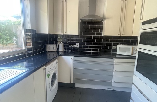 Waltham Cross House | Cozy bungalow in great location