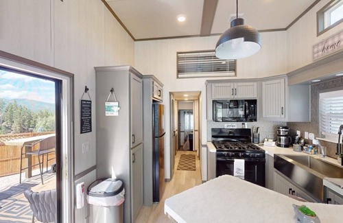 Hill City House | Cozy Bungalow with Hot Tub near Mt Rushmore & Custer State Park