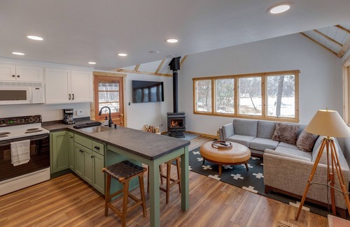 Merrifield Cabin | Cozy cabin 25ft off the water! Near shopping, Restaurants, Attractions & Golf!