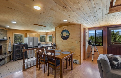 Pleasant Valley Cabin | Cozy Cabin - Beautiful Views of the Surrounding Peaks - Hot Tub