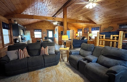 Springfield Cabin | Cozy Cabin center of Bourbon Trail, Near Bardstown, beautiful country views