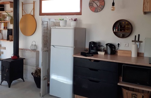 Couze-et-Saint-Front Cabin | Cozy cabin cottage on the edge of the woods for a rejuvenating stay