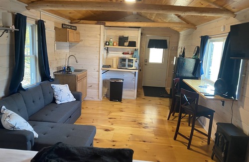 Eastport Cabin | Cozy cabin on Half Moon cove