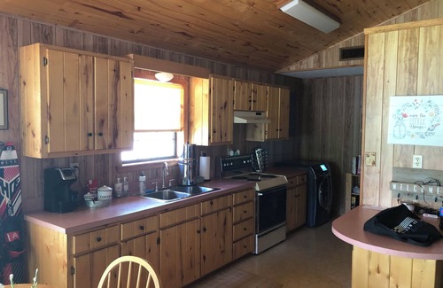 Dogwood House | Cozy Cabin on Lake Bob Sandlin