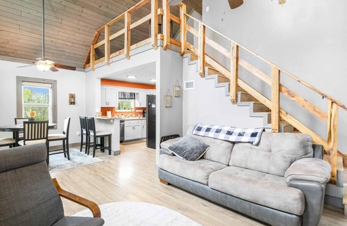 Newport Cabin | Cozy cabin retreat w/hot tub and fenced yard. Pet-Friendly!