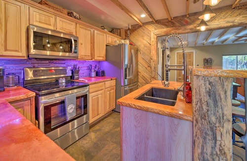 Christopher Creek Cottage | Cozy Cabin Retreat w/Patio & Fenced Yard