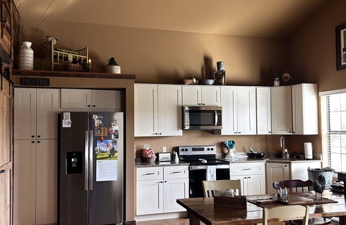 Palo Pinto Cabin | Cozy cabin that sleeps 6 with AC and WiFi on beautiful Palo Pinto lake.