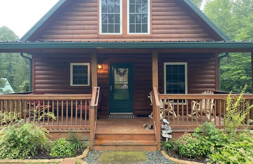 Oak Hill Park Cabin | Cozy cabin w/hot tub! Lake access w/walk to pier