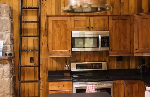 Jefferson Township Ski Chalet | Cozy Cabin w/Hot Tub & Indoor Fireplace